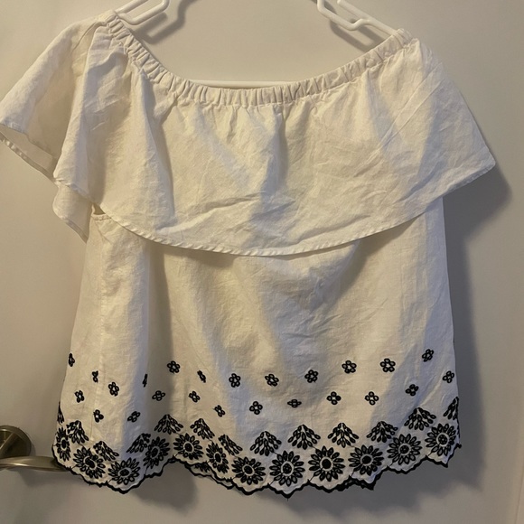 Black and white off the shoulder top from Old Navy - New with Tags!! - Picture 1 of 6